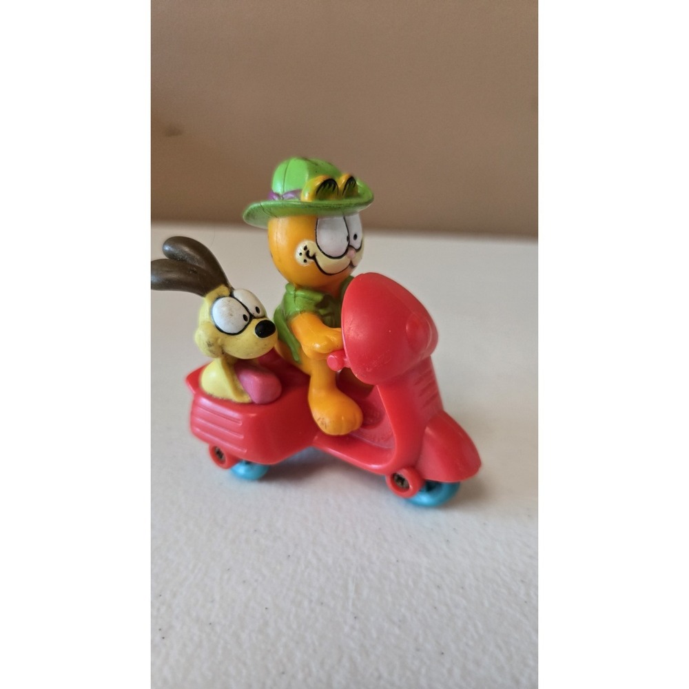 Vintage Garfield Ans Odie On Vespa Scooter Figure Toy